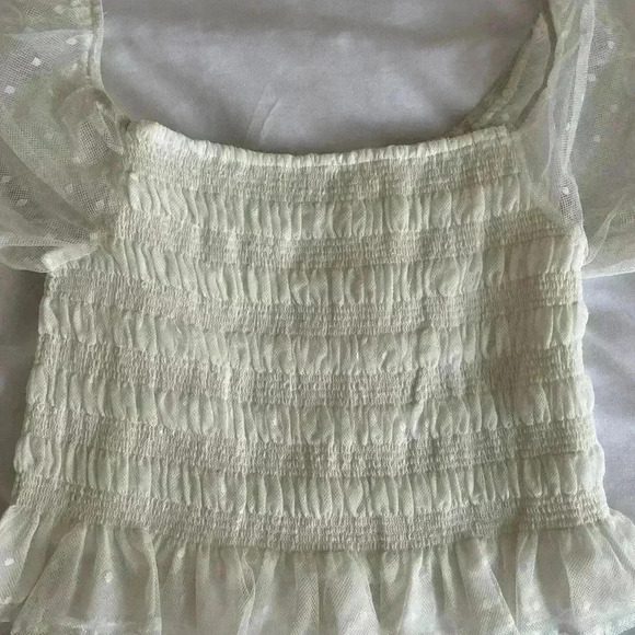 White puffy sleeve short sleeve top with white lace. - Picture 4 of 5